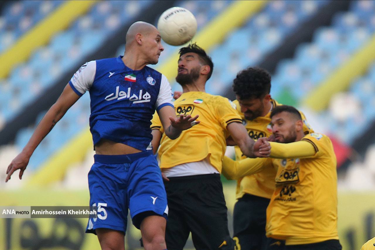 گزارش تصویری از دیدار سپاهان و استقلال در یک بازی مهیج گزارش تصویری از دیدار سپاهان و استقلال در یک بازی مهیج