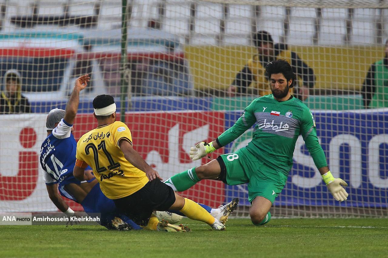 گزارش تصویری از دیدار سپاهان و استقلال در یک بازی مهیج گزارش تصویری از دیدار سپاهان و استقلال در یک بازی مهیج