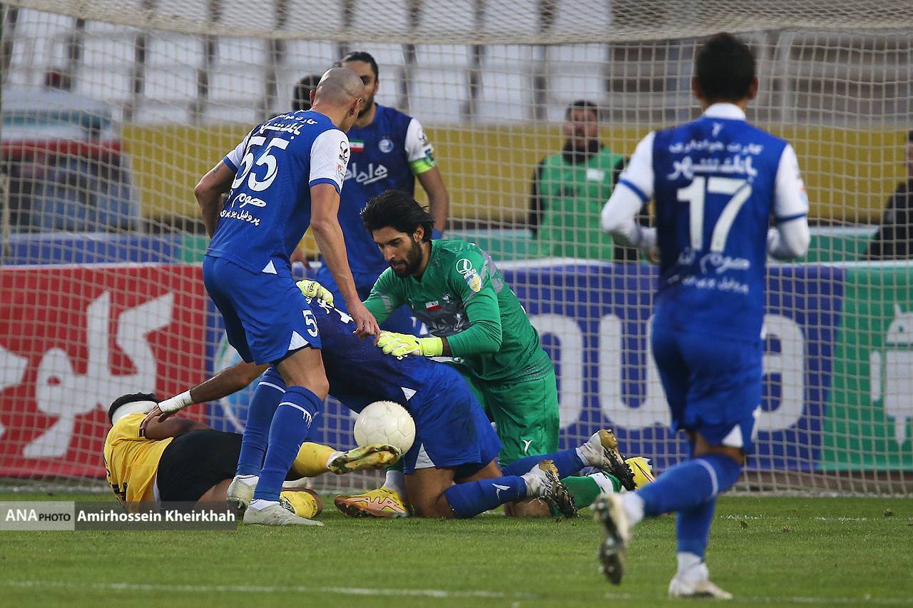 گزارش تصویری از دیدار سپاهان و استقلال در یک بازی مهیج گزارش تصویری از دیدار سپاهان و استقلال در یک بازی مهیج