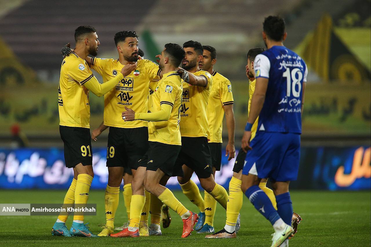 گزارش تصویری از دیدار سپاهان و استقلال در یک بازی مهیج گزارش تصویری از دیدار سپاهان و استقلال در یک بازی مهیج