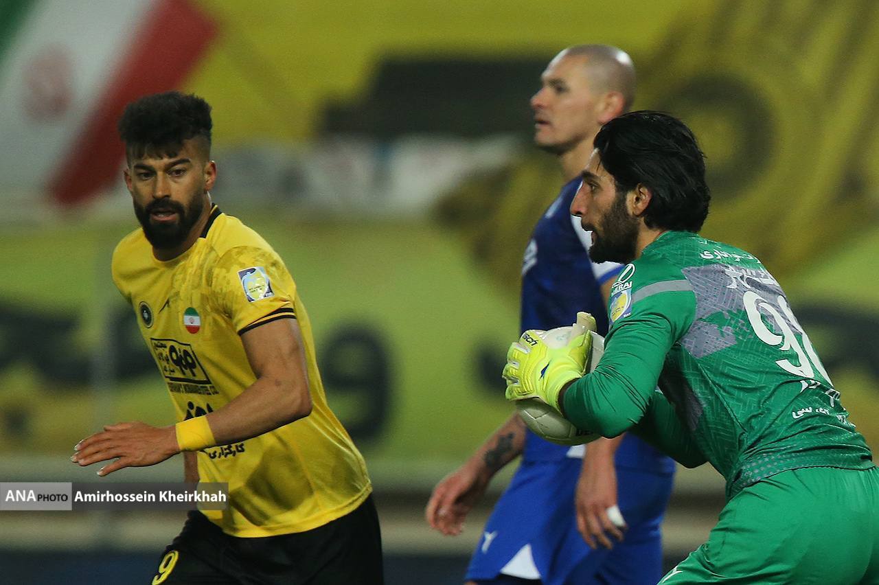 گزارش تصویری از دیدار سپاهان و استقلال در یک بازی مهیج گزارش تصویری از دیدار سپاهان و استقلال در یک بازی مهیج