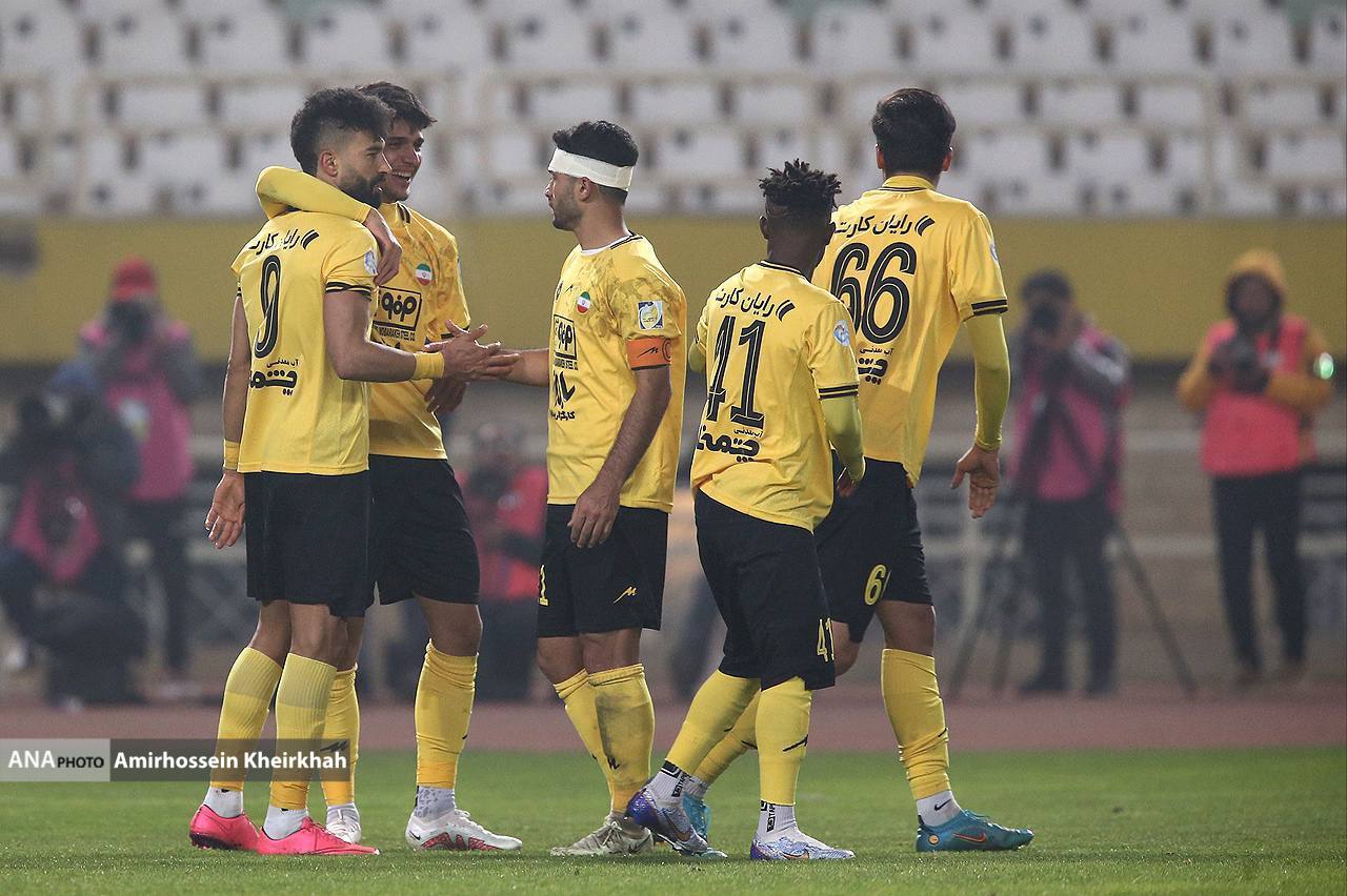 گزارش تصویری از دیدار سپاهان و استقلال در یک بازی مهیج گزارش تصویری از دیدار سپاهان و استقلال در یک بازی مهیج