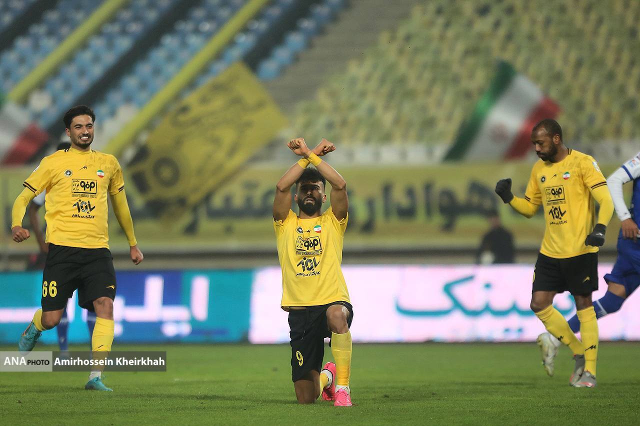 گزارش تصویری از دیدار سپاهان و استقلال در یک بازی مهیج گزارش تصویری از دیدار سپاهان و استقلال در یک بازی مهیج