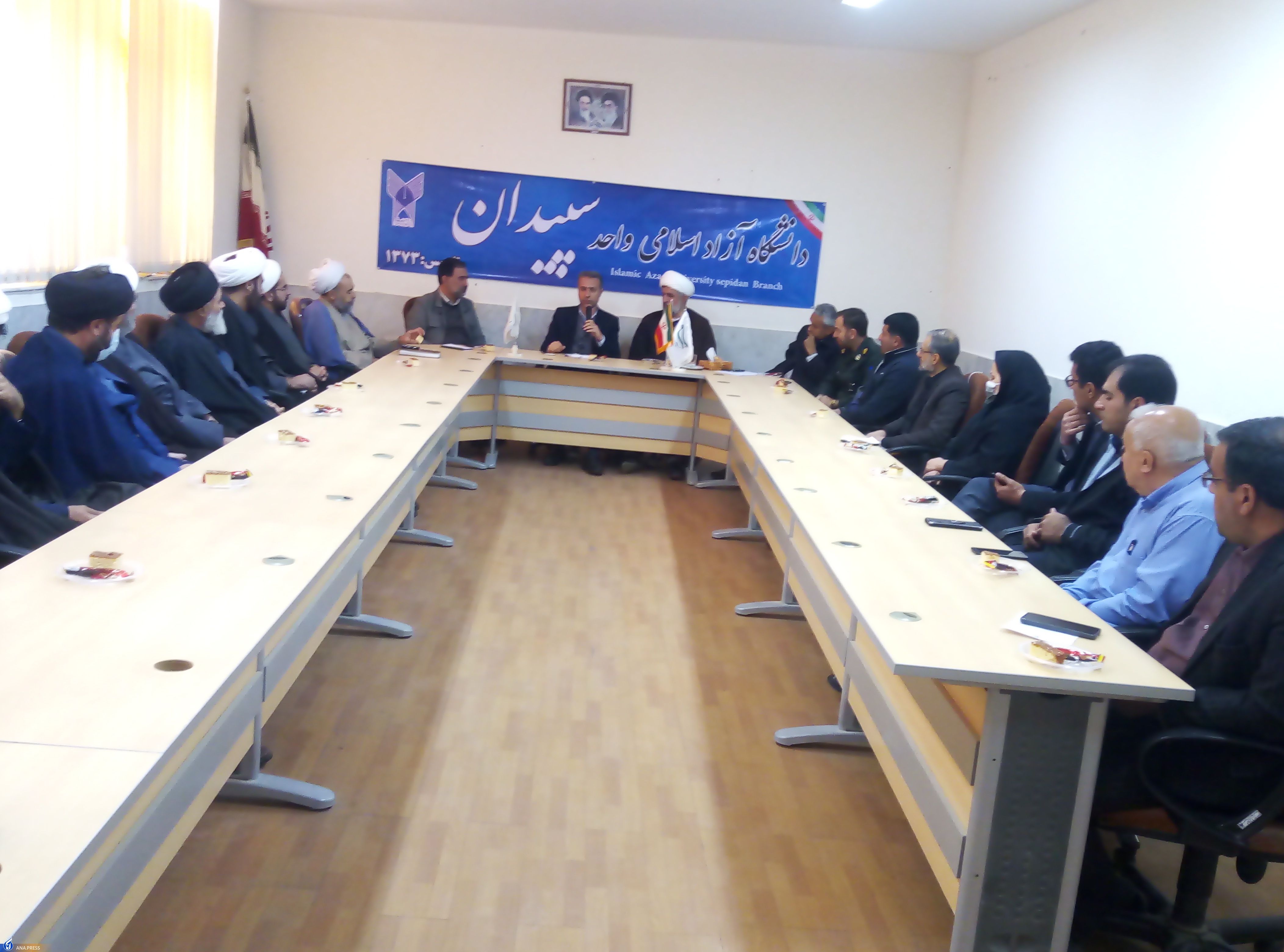 وحدت آرمانی و عالمانه؛ طلیعهای با کلیدداری شهید مفتح وحدت آرمانی و عالمانه؛ طلیعهای با کلیدداری شهید مفتح