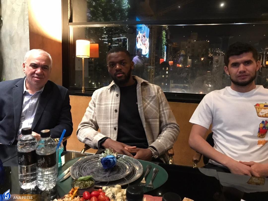 ضیافت شام فتح الله زاده برای خارجی های استقلال+ عکس