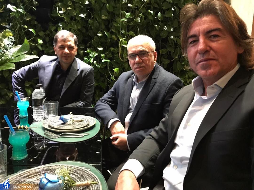 ضیافت شام فتح الله زاده برای خارجی های استقلال+ عکس ضیافت شام فتح الله زاده برای خارجی های استقلال+ عکس