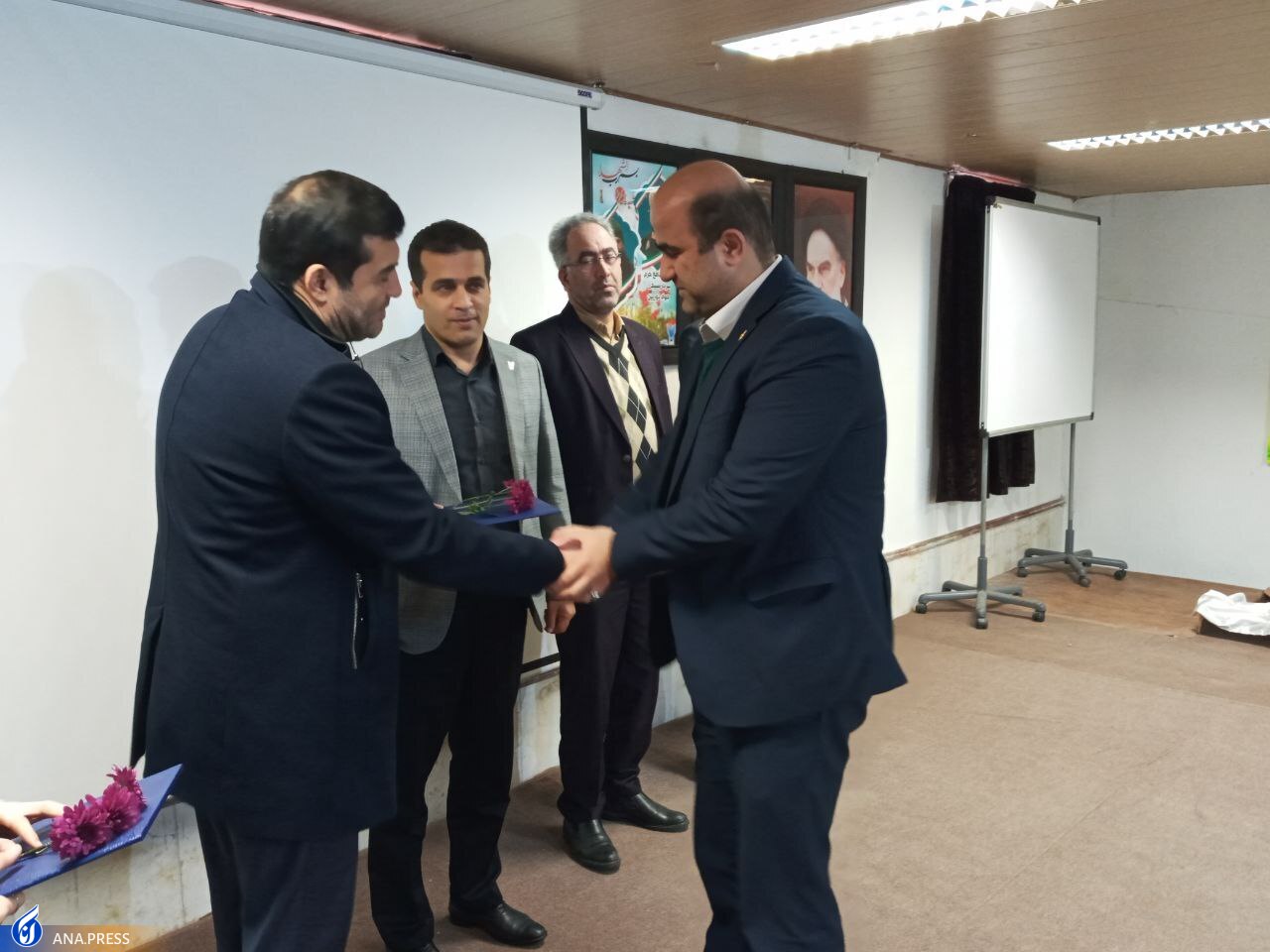 از رشد ۴۰ درصدی دانشگاه آزاد اسلامی انزلی در حوزه پژوهش تا نگاه مسئله‌محوری به جامعه