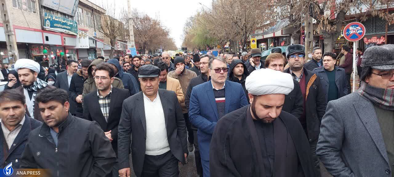 استقبال دانشگاهیان از شهدای گمنام در میاندوآب استقبال دانشگاهیان از شهدای گمنام در میاندوآب