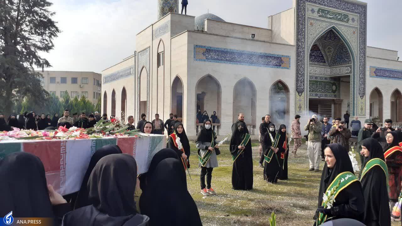 شهیدان قطب نمای بصیرت هستند شهیدان قطب نمای بصیرت هستند