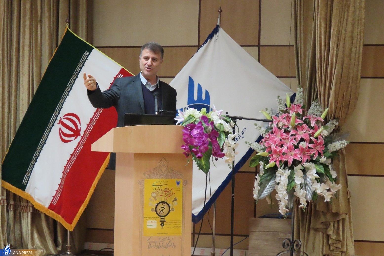 تشریح عملکرد یک ساله دانشگاه آزاد اسلامی یادگار امام(ره) در حوزه پژوهشی تشریح عملکرد یک ساله دانشگاه آزاد اسلامی یادگار امام(ره) در حوزه پژوهشی