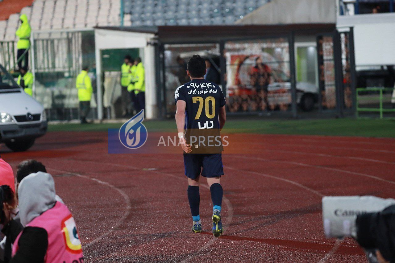 واکنش عجیب مهاجم پیکان به تصمیم مجتبی حسینی+تصاویر واکنش عجیب مهاجم پیکان به تصمیم مجتبی حسینی+تصاویر