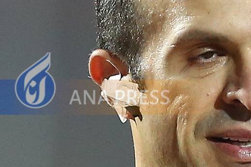 ارتباط داوران دیدار نفت آبادان و استقلال با «ایرپاد و چسب»!+تصاویر ارتباط داوران دیدار نفت آبادان و استقلال با «ایرپاد و چسب»!+تصاویر