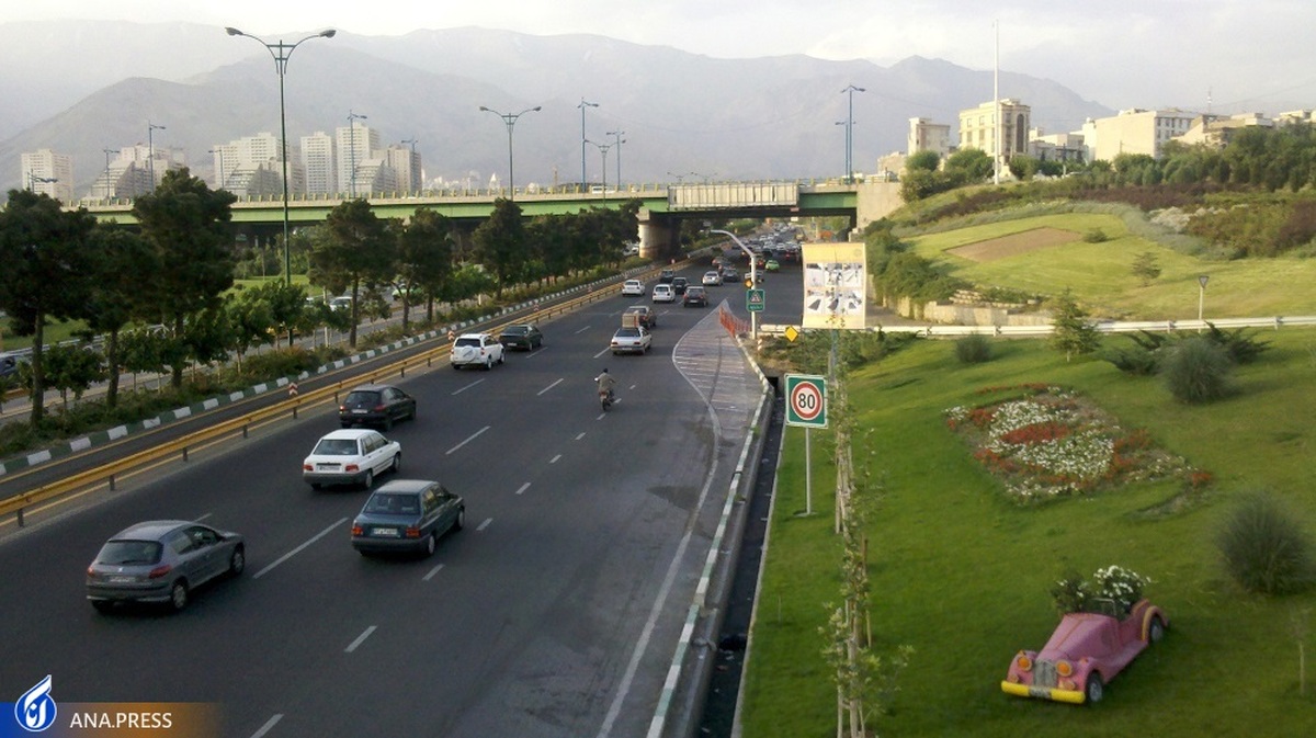 نشست آسفالت در محور بزرگراه شهید بابایی 