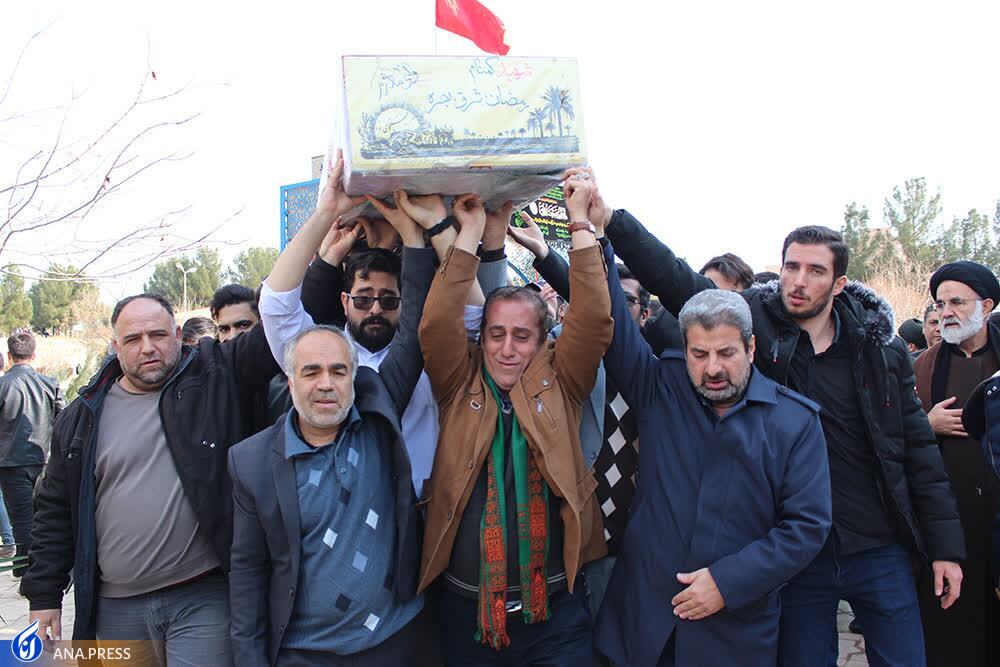 پیچش عطر لاله‌های فاطمی در دانشگاه