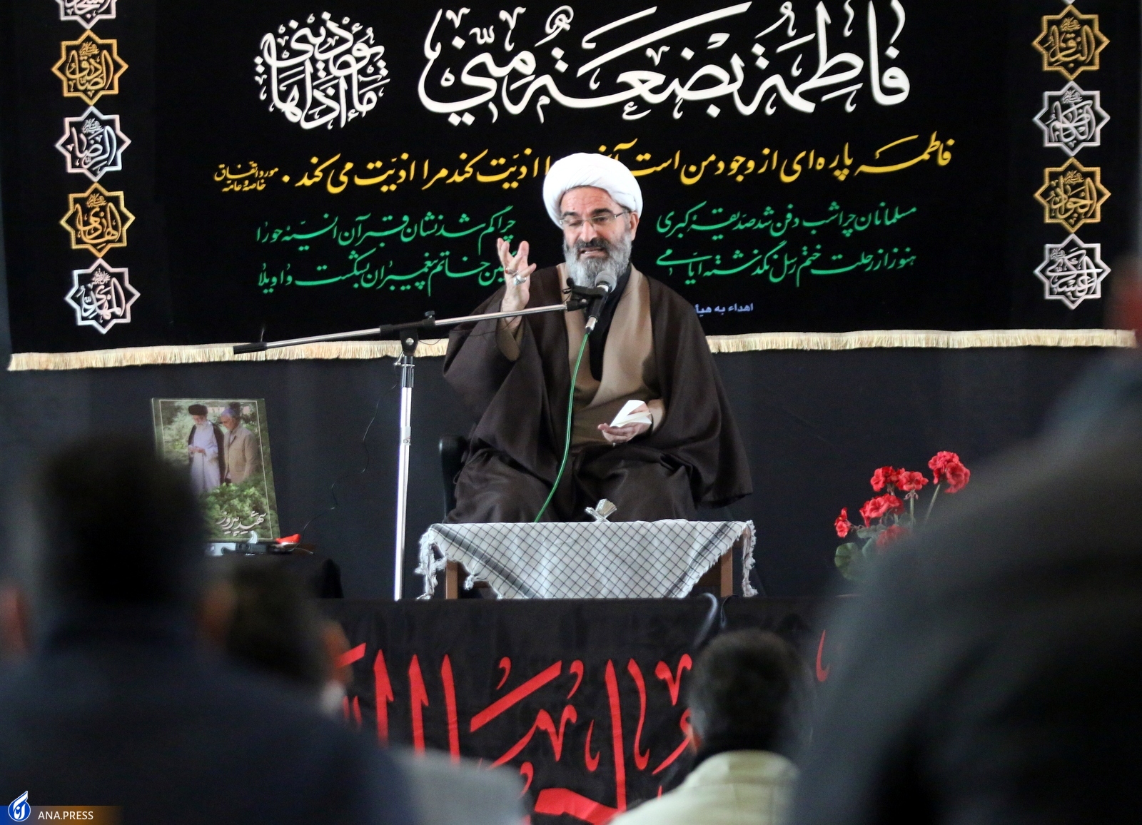 عطر لاله‌های فاطمی در دانشگاه پیچید + تصاویر