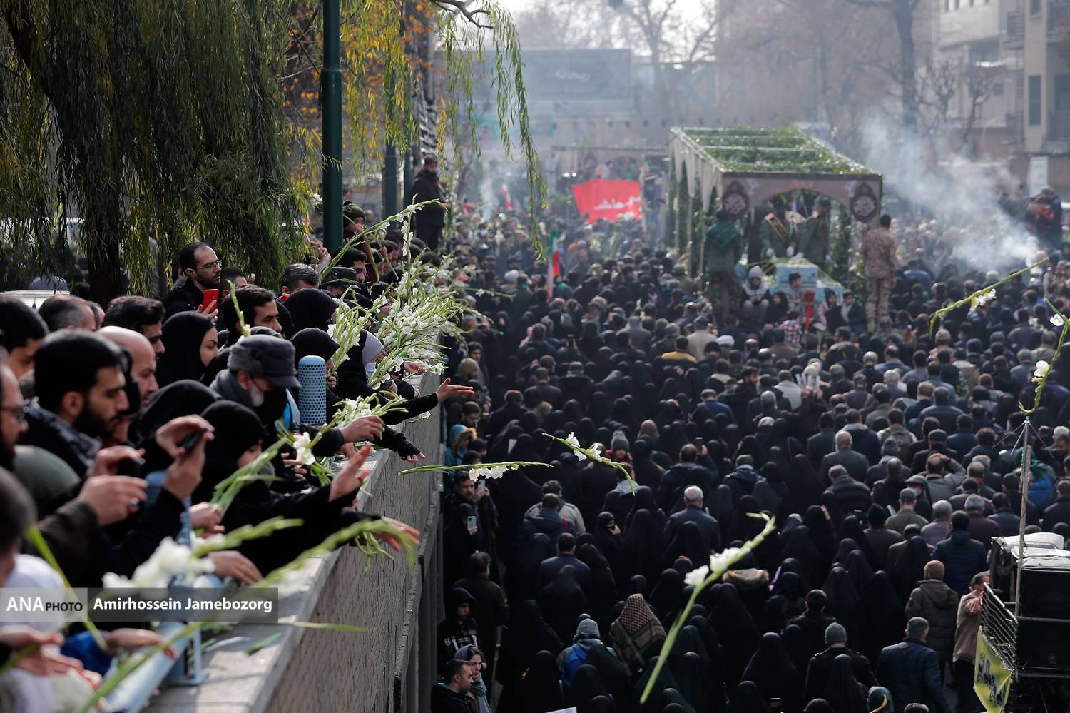 وقتی رسانههای لندن نشین حضور مردم را سانسور میکنند وقتی رسانههای لندن نشین حضور مردم را سانسور میکنند