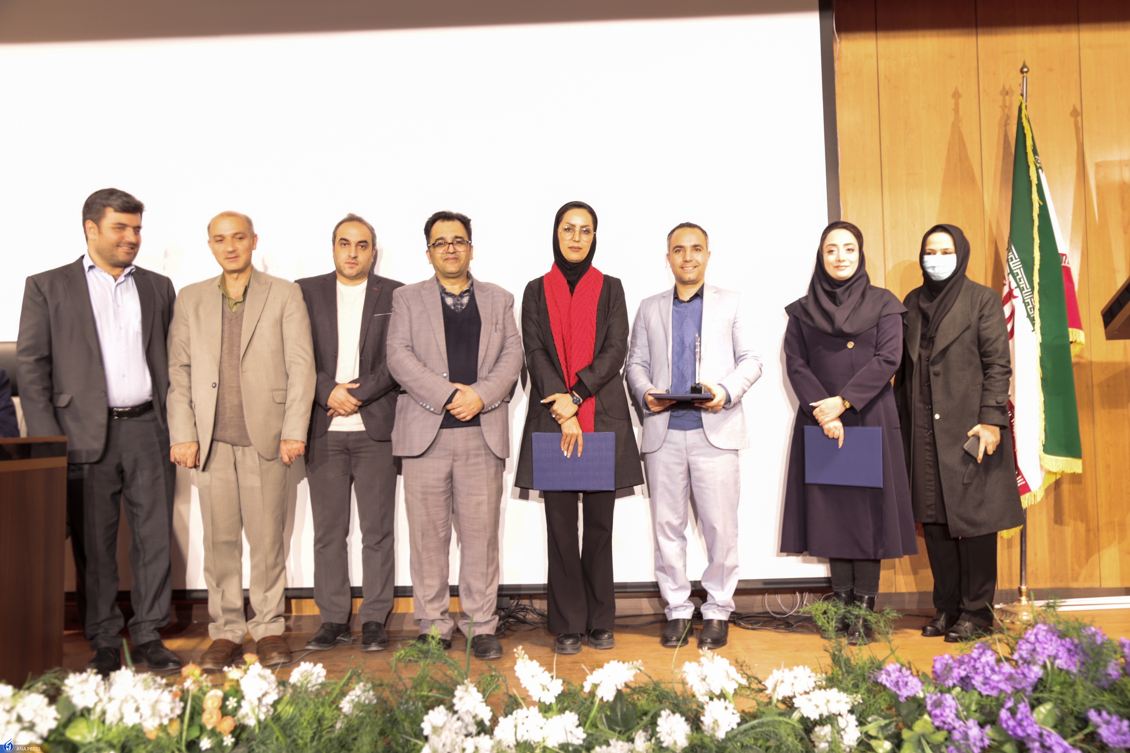 مراکز رشد پل ارتباطی میان دانشجویان و بازار مراکز رشد پل ارتباطی میان دانشجویان و بازار