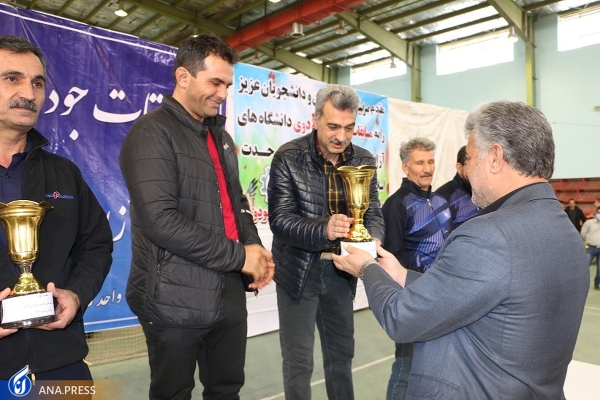 تیم جودو بجنورد بر سکوی قهرمانی رقابتهای دانشگاهی ایستاد تیم جودو بجنورد بر سکوی قهرمانی رقابتهای دانشگاهی ایستاد