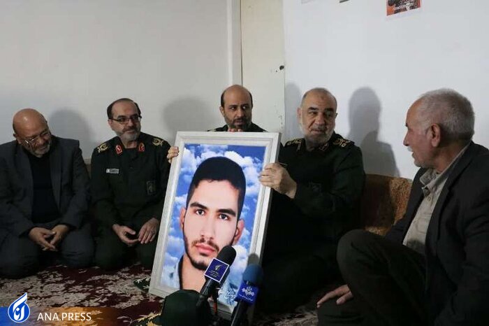 سردار سلامی: شهید عجمیان از اسلام و ایران دفاع کرد سردار سلامی: شهید عجمیان از اسلام و ایران دفاع کرد