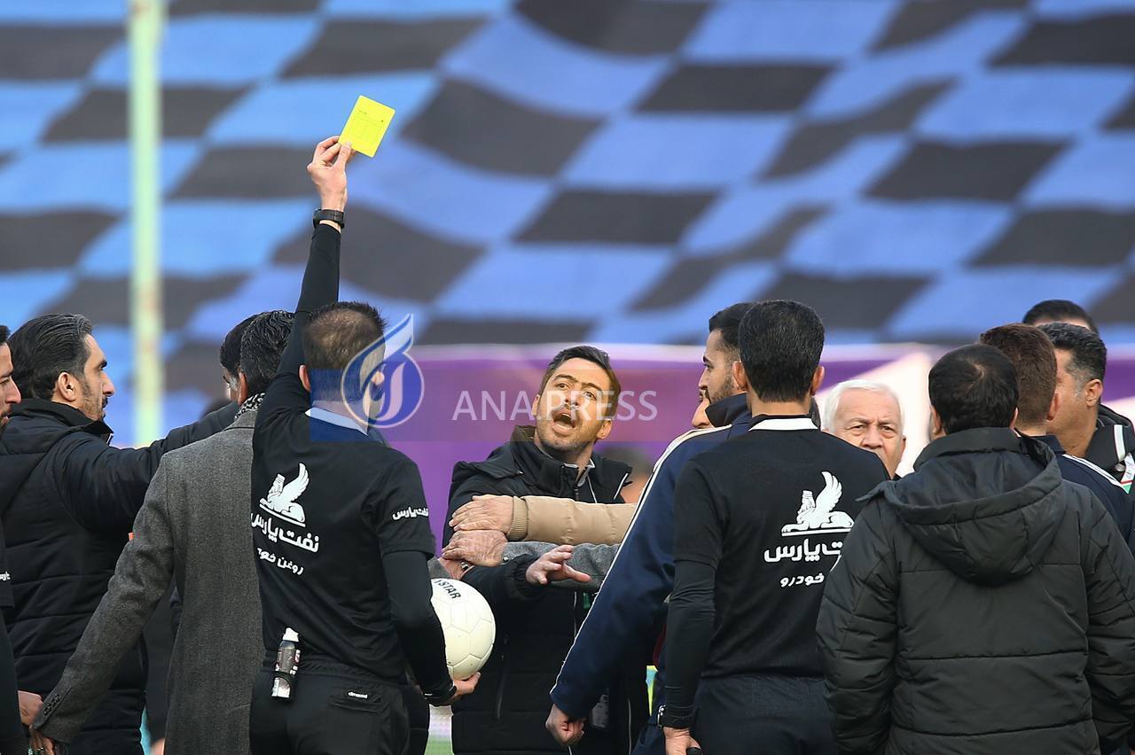 تصاویری از درگیری عجیب بین نیمکت نشینان آبی ها و رفسنجانی ها تصاویری از درگیری عجیب بین نیمکت نشینان آبی ها و رفسنجانی ها