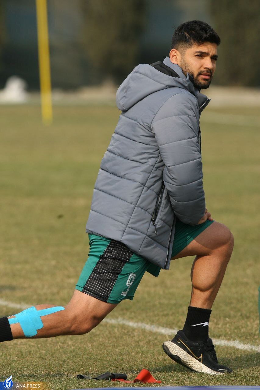 تمرین جداگانه 4 بازیکن آبی پوش بعد از باخت به سپاهان تمرین جداگانه 4 بازیکن آبی پوش بعد از باخت به سپاهان