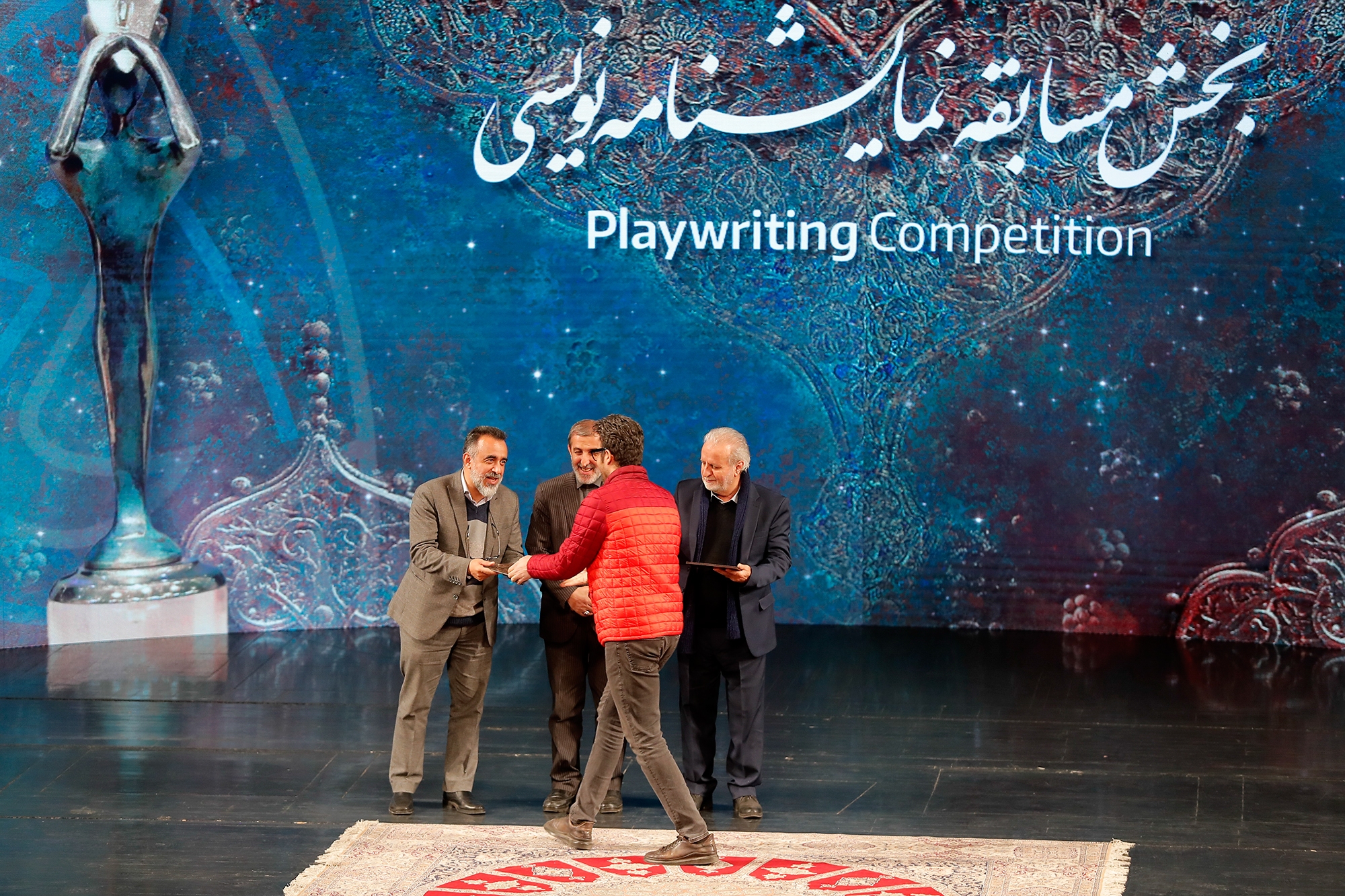 چراغ‌های جشنواره تئاتر فجر روشن شد