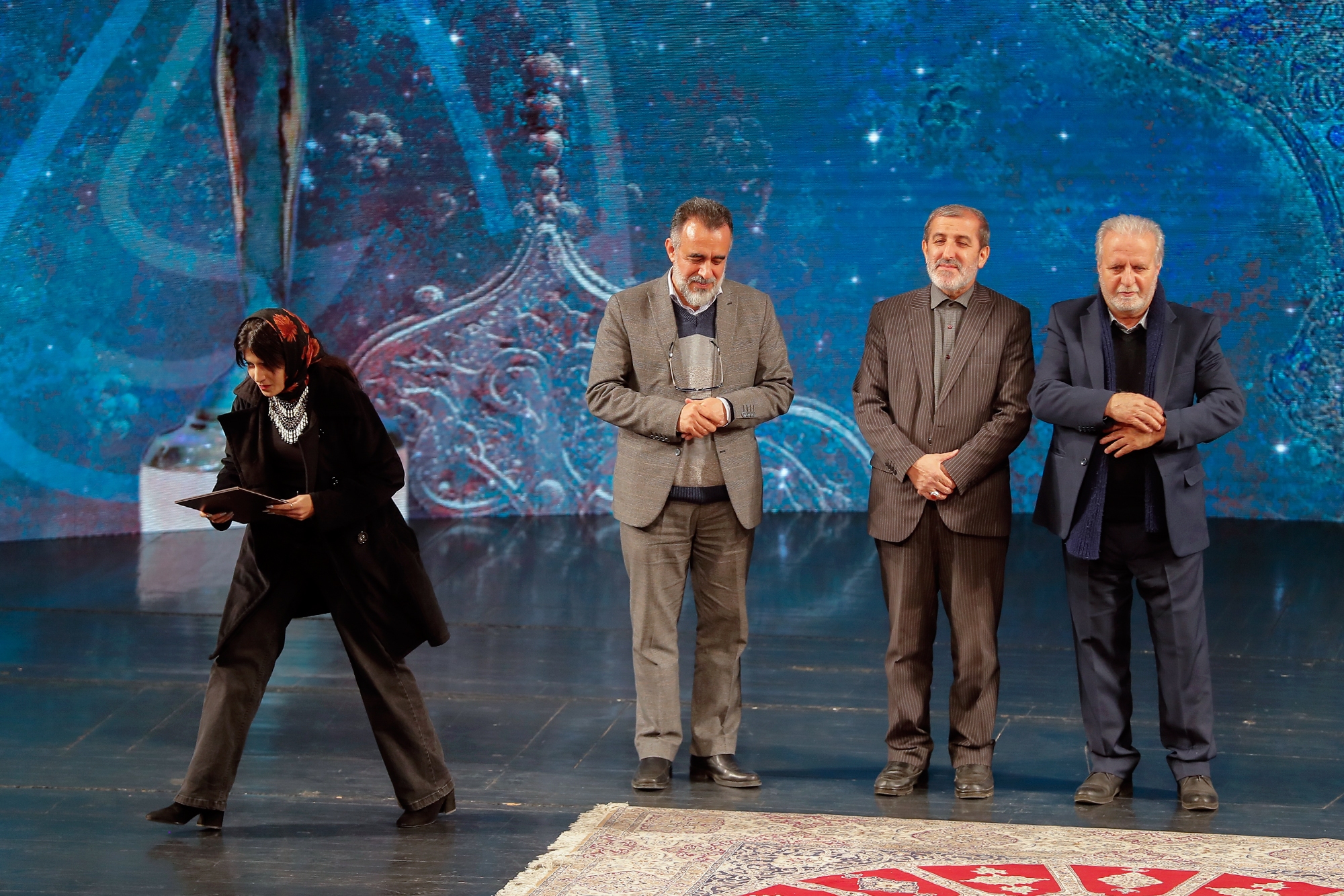 چراغهای جشنواره تئاتر فجر روشن شد چراغهای جشنواره تئاتر فجر روشن شد