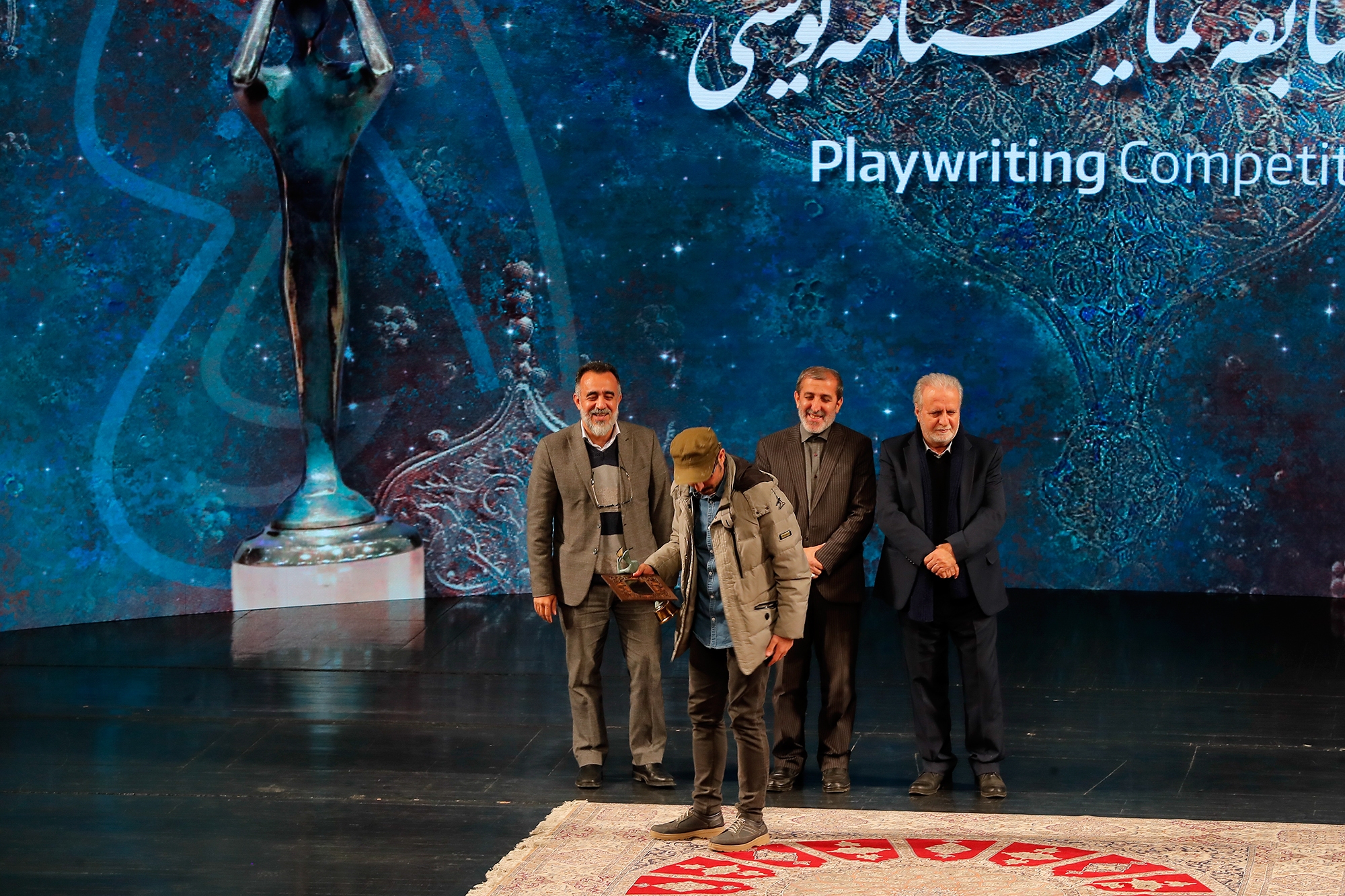 چراغ‌های جشنواره تئاتر فجر روشن شد