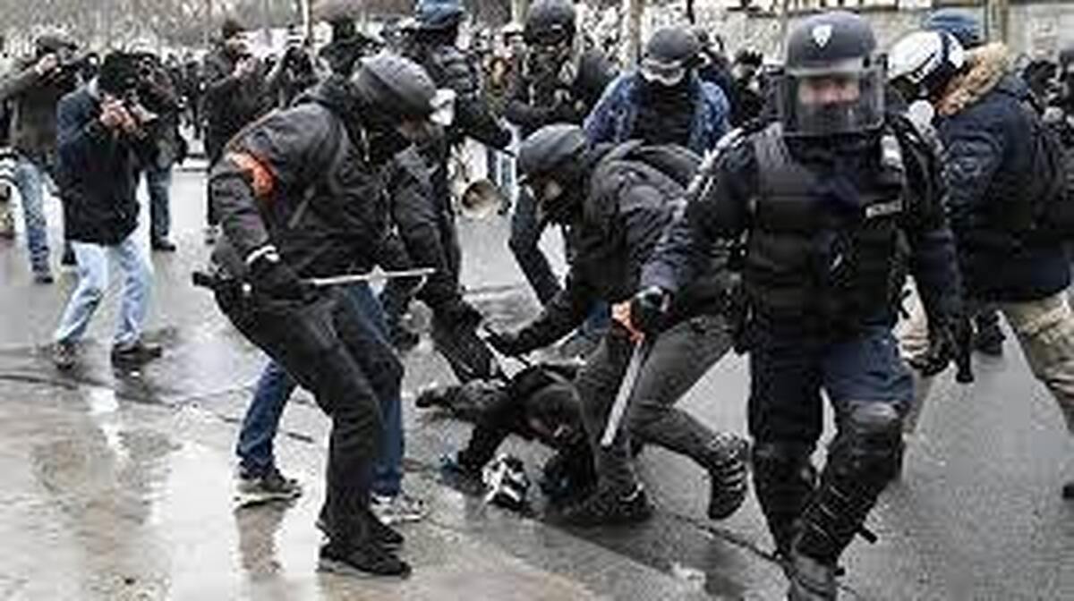 پلیس فرانسه با معترضان درگیر شد
