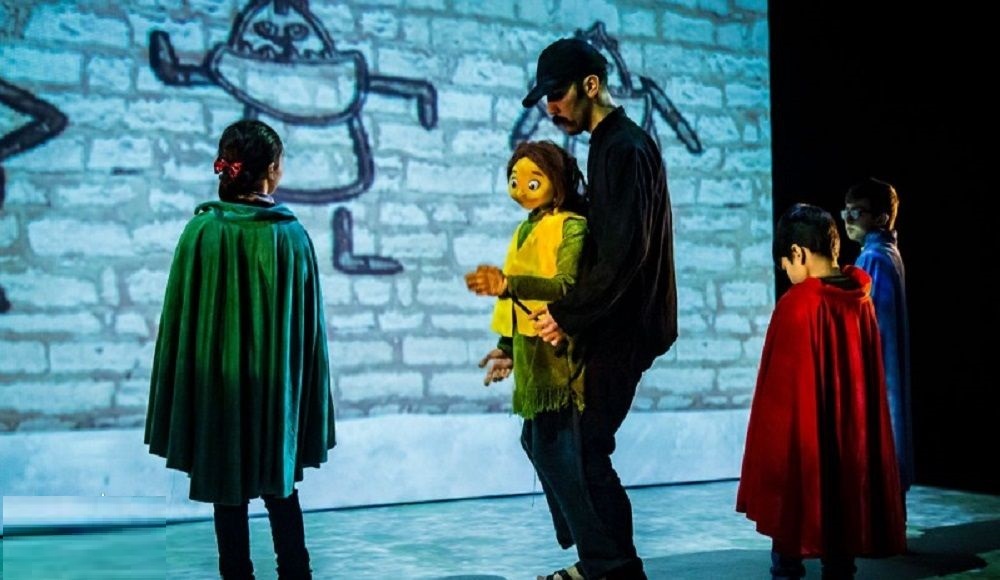 سناریوی این نمایش بر اساس اتاق فرار طراحی شده سناریوی این نمایش بر اساس اتاق فرار طراحی شده