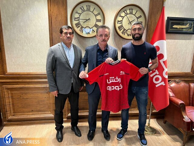 ابعاد عجیب از وضعیت کاوه رضایی و یک ادعای پر ابهام؛ او چگونه هم بازیکن استقلال است هم تراکتور؟! ابعاد عجیب از وضعیت کاوه رضایی و یک ادعای پر ابهام؛ او چگونه هم بازیکن استقلال است هم تراکتور؟!