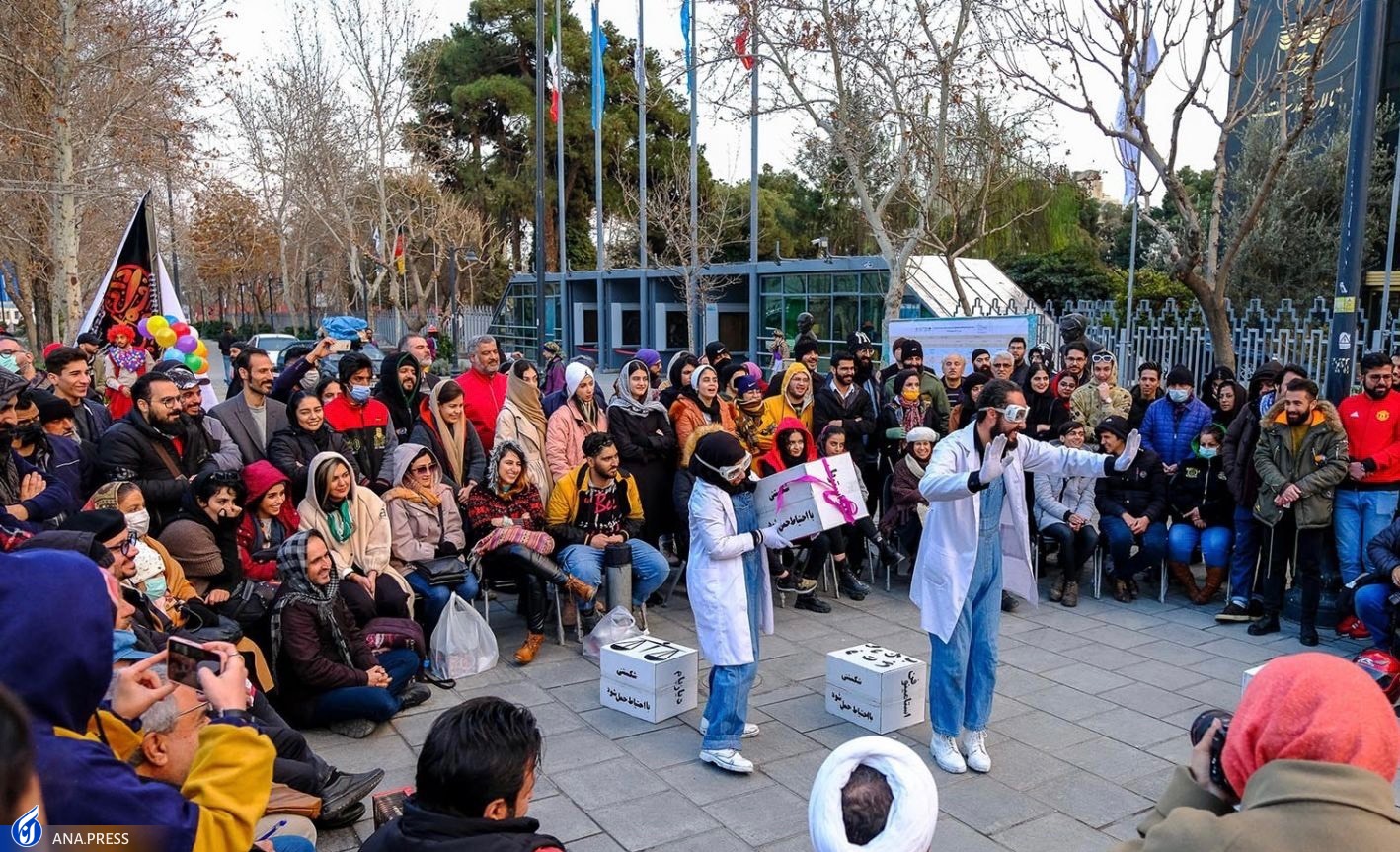 خلیلی: هرجا که دغدغه مشترک باشد، مکانی برای اجرای نمایش خیابانی است خلیلی: هرجا که دغدغه مشترک باشد، مکانی برای اجرای نمایش خیابانی است