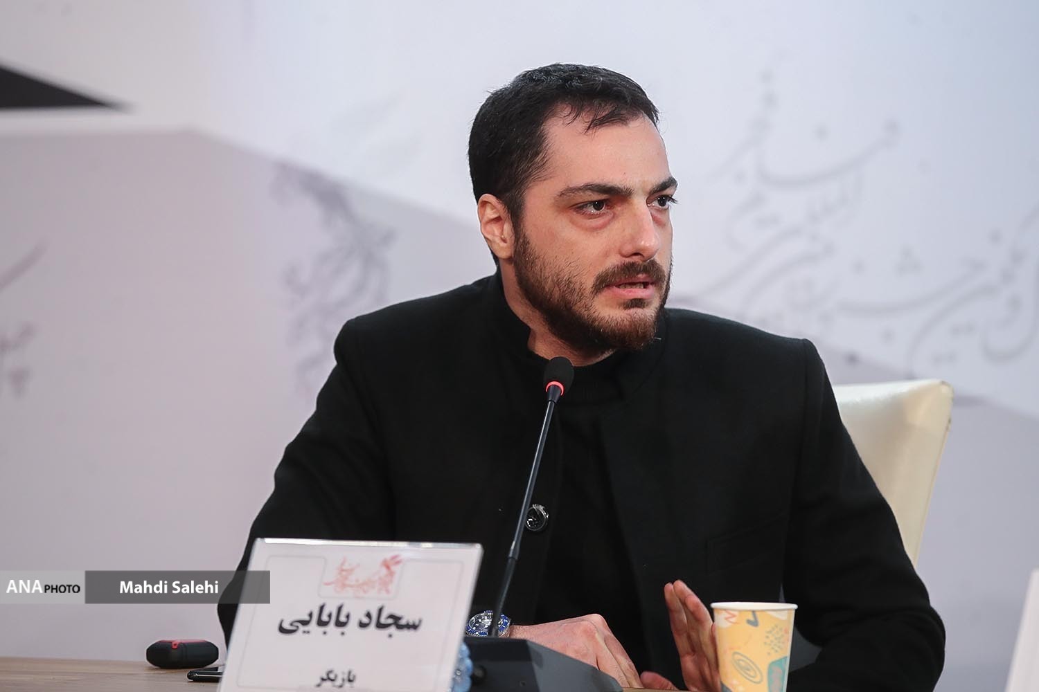 از لمس دست بازیگر زن که جنجالی نشد تا کلاهی که آقای کارگردان از سر بر نداشت از لمس دست بازیگر زن که جنجالی نشد تا کلاهی که آقای کارگردان از سر بر نداشت