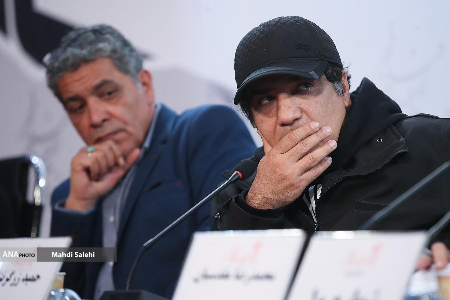 از لمس دست بازیگر زن که جنجالی نشد تا کلاهی که آقای کارگردان از سر بر نداشت از لمس دست بازیگر زن که جنجالی نشد تا کلاهی که آقای کارگردان از سر بر نداشت