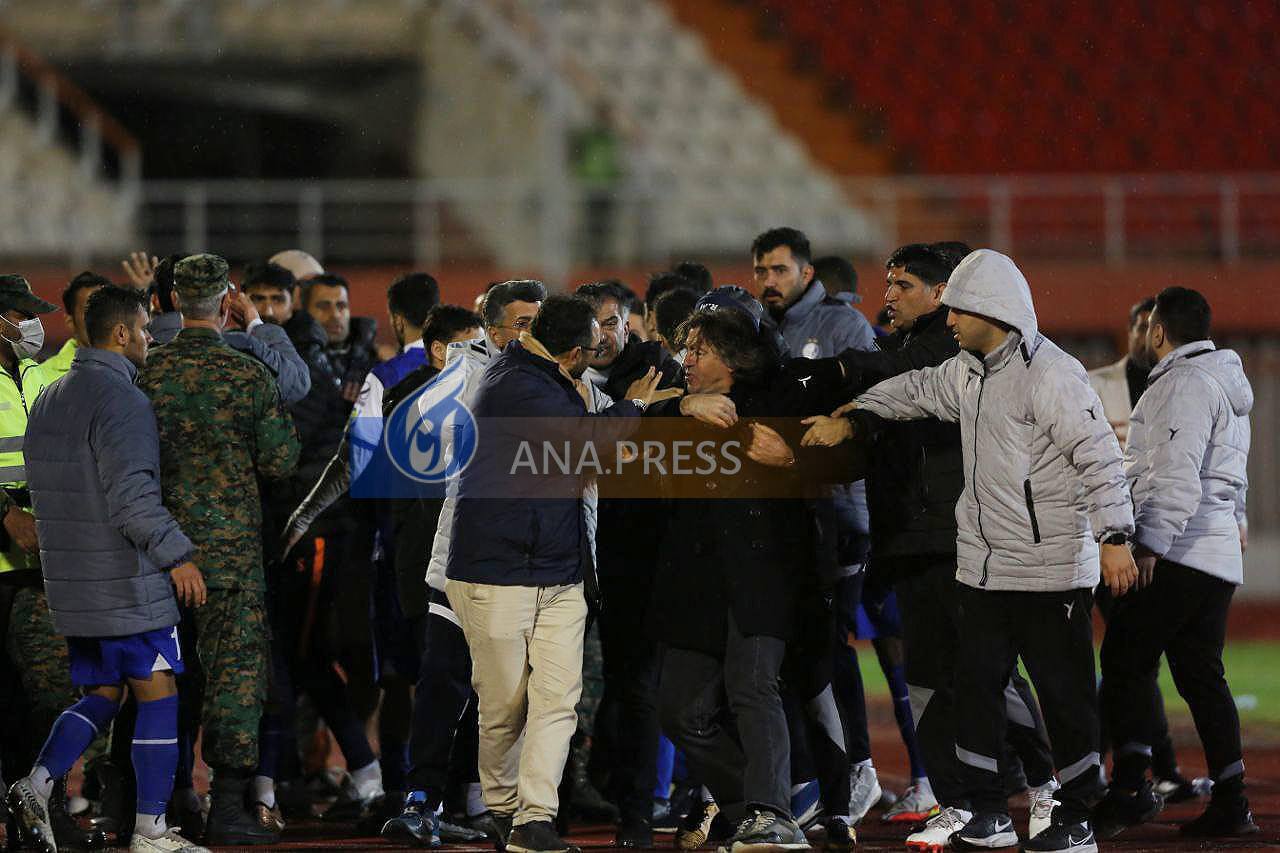 رونمایی از درگیری عجیب ساپینتو با نیمکت نشینان مس کرمان+عکس رونمایی از درگیری عجیب ساپینتو با نیمکت نشینان مس کرمان+عکس