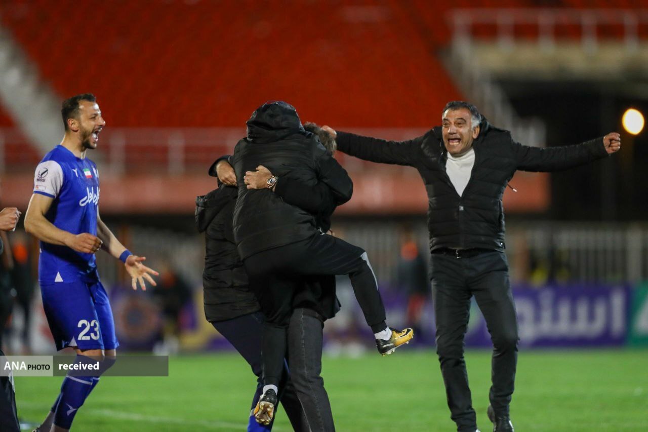 پیشکسوت استقلال: رفتار ساپینتو زیبنده باشگاه نیست؛ طاهری او را کنترل کند نه اینکه خوشحالی نامتعارف انجام دهد پیشکسوت استقلال: رفتار ساپینتو زیبنده باشگاه نیست؛ طاهری او را کنترل کند نه اینکه خوشحالی نامتعارف انجام دهد