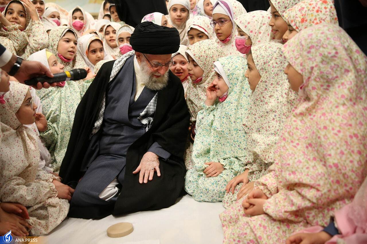 امروز زنان مسئولیت‌پذیر ما در بخش‌های علمی، عملی و جهادی بیش از گذشته و مایه افتخار کشور هستند