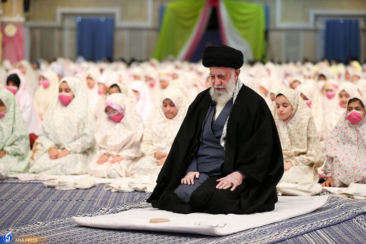 امروز زنان مسئولیت‌پذیر ما در بخش‌های علمی، عملی و جهادی بیش از گذشته و مایه افتخار کشور هستند