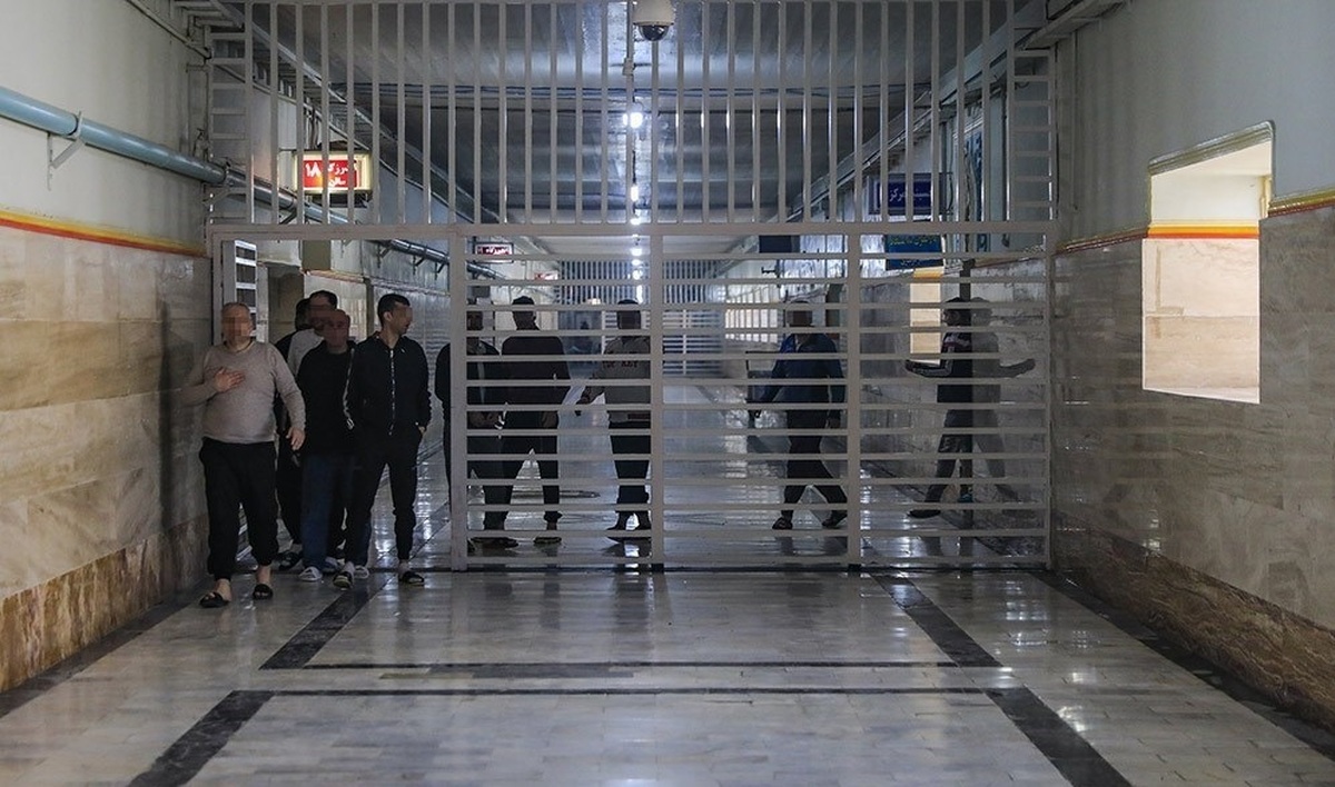 تصاویری از واکنش زندانی‌ها هنگام اعلام خبر عفو رهبری