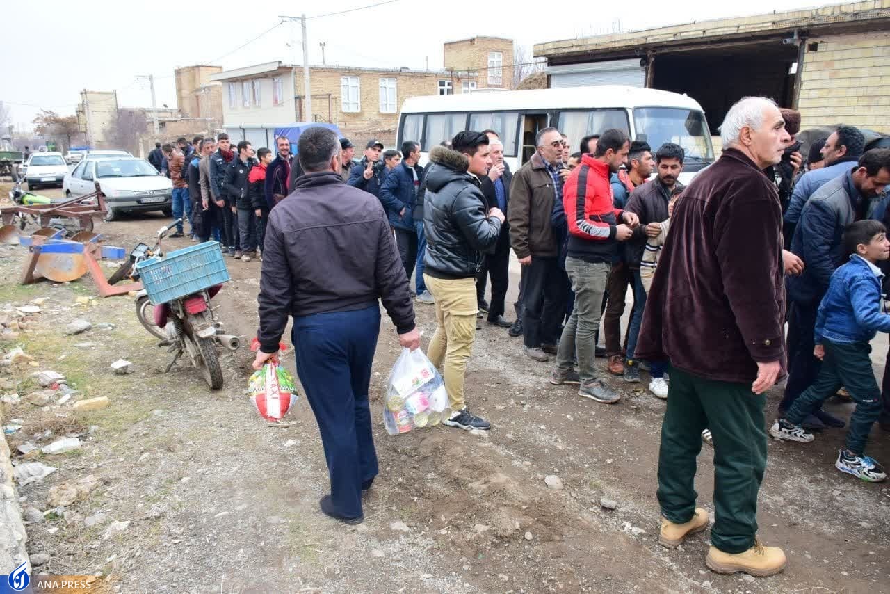 کاروان همدلی دانشگاهیان دانشگاه آزاد راهی مناطق زلزله‌زده شد