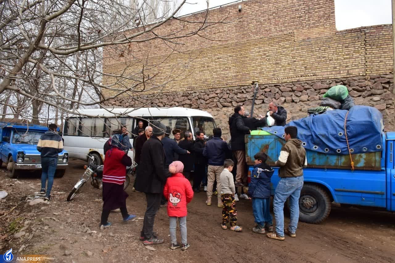 کاروان همدلی دانشگاهیان دانشگاه آزاد راهی مناطق زلزله‌زده شد