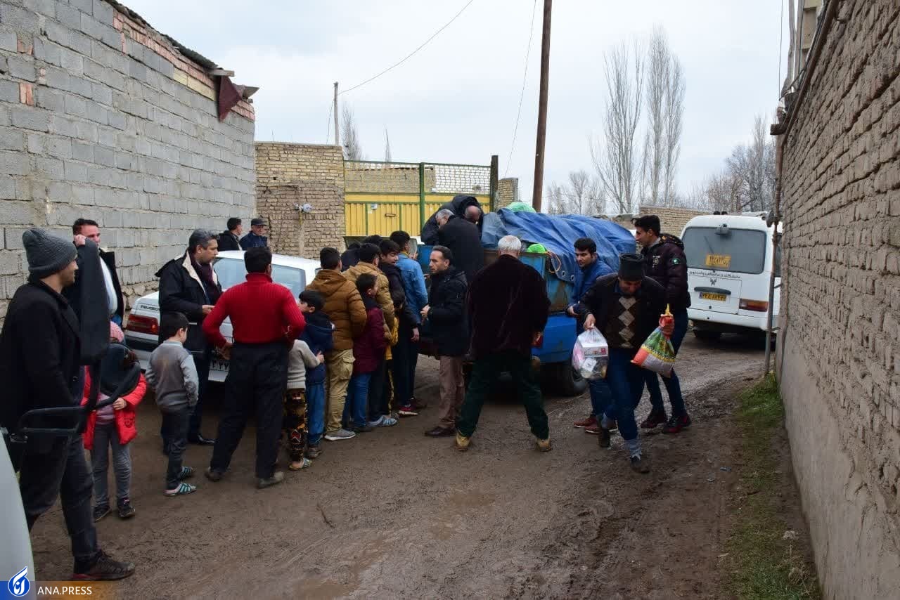 کاروان همدلی دانشگاهیان دانشگاه آزاد راهی مناطق زلزله‌زده شد