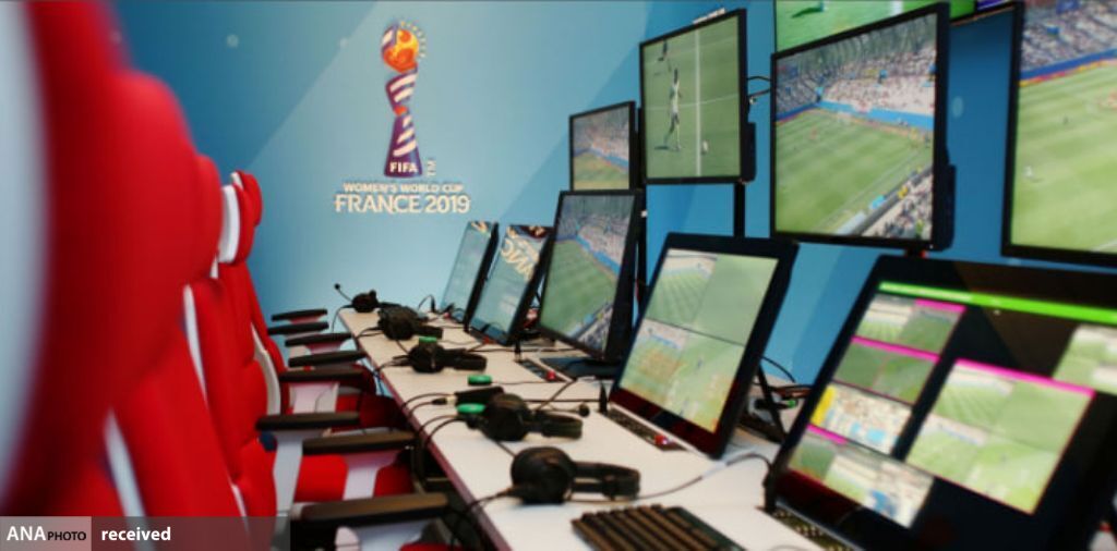 بماند///فاصله لیگ برتر تا VAR چقدر است؟؛ وقتی از مهم‌ترین تکنولوژی داوری دوریم