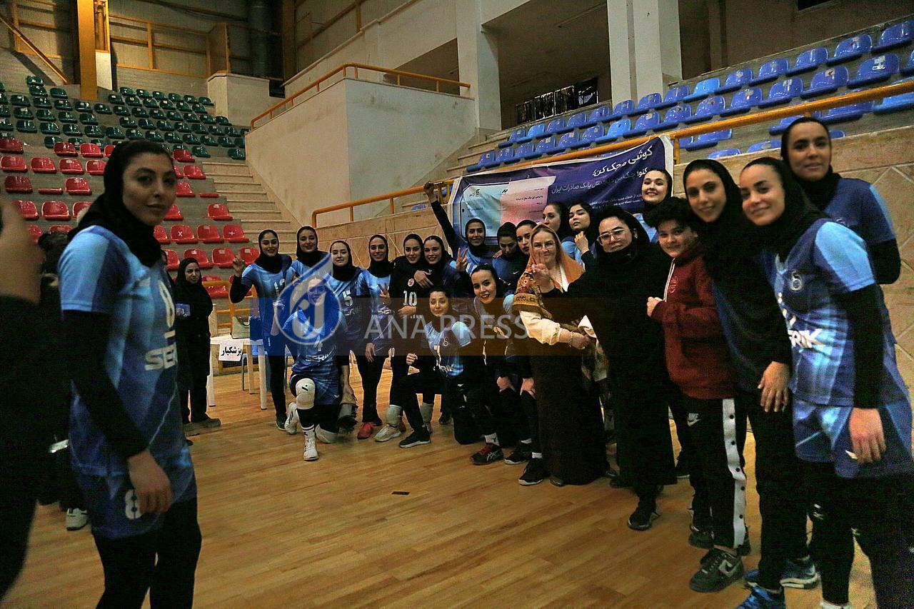 حضور ویژه آزمون در جشن صعود دختران والیبال سریک+ تصاویر