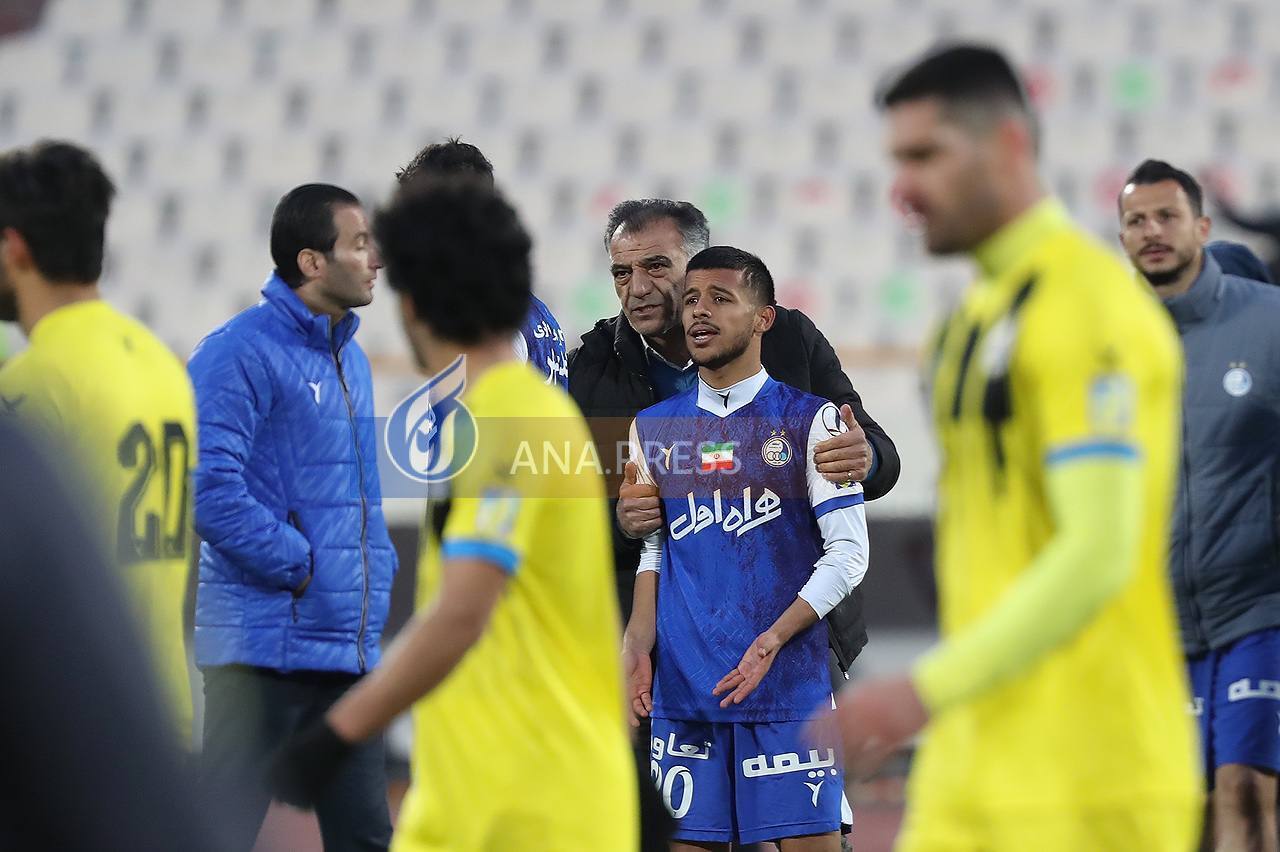 درگیری لفظی دو استقلالی در پایان بازی با نفت+تصاویر درگیری لفظی دو استقلالی در پایان بازی با نفت+تصاویر