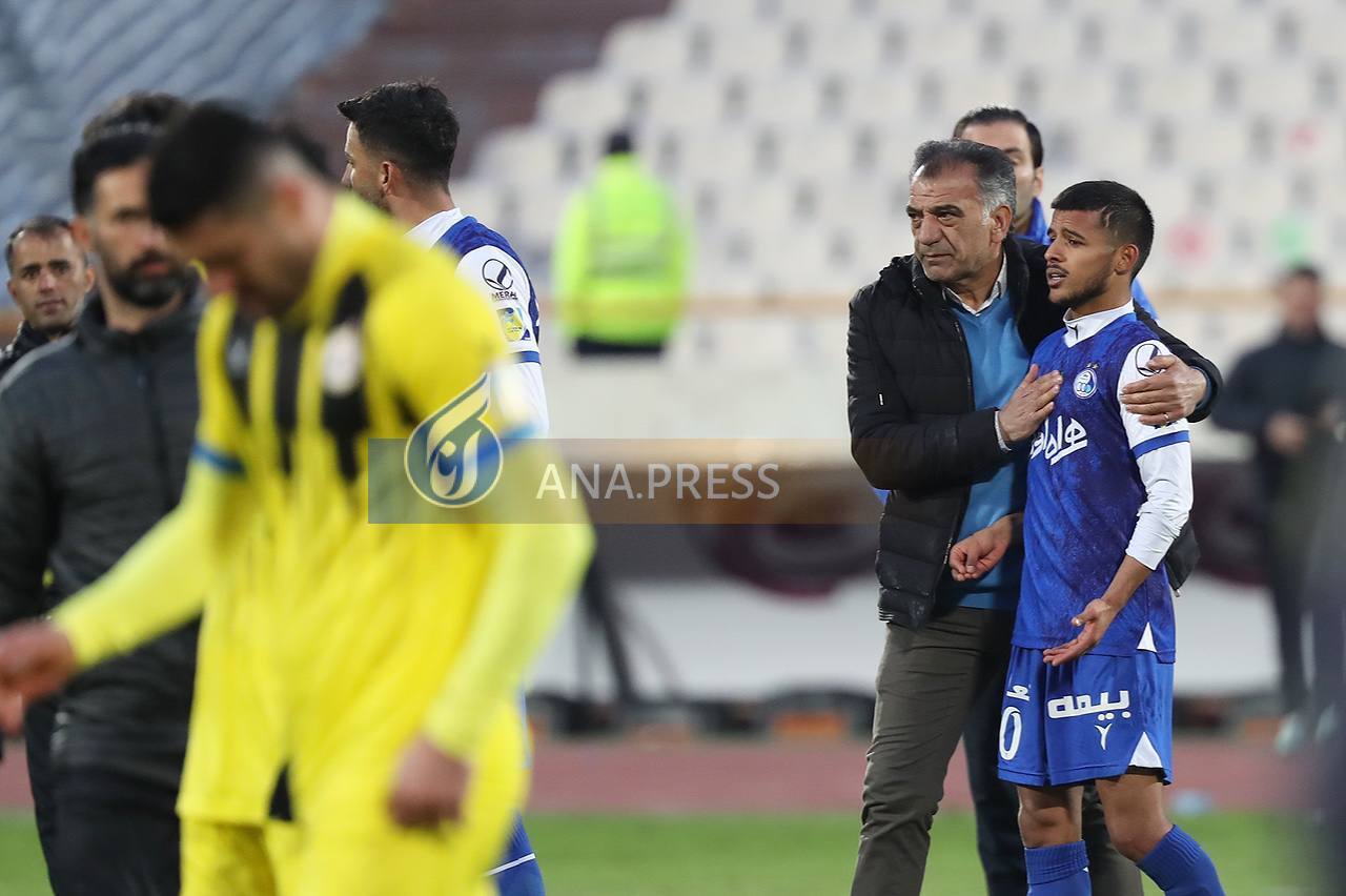 درگیری لفظی دو استقلالی در پایان بازی با نفت+تصاویر درگیری لفظی دو استقلالی در پایان بازی با نفت+تصاویر