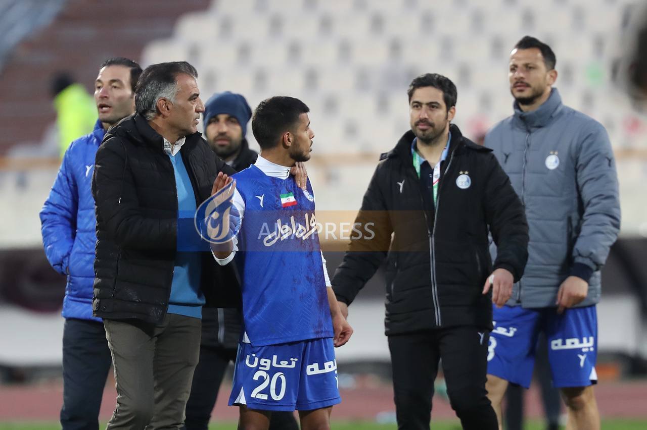 درگیری لفظی دو استقلالی در پایان بازی با نفت+تصاویر درگیری لفظی دو استقلالی در پایان بازی با نفت+تصاویر