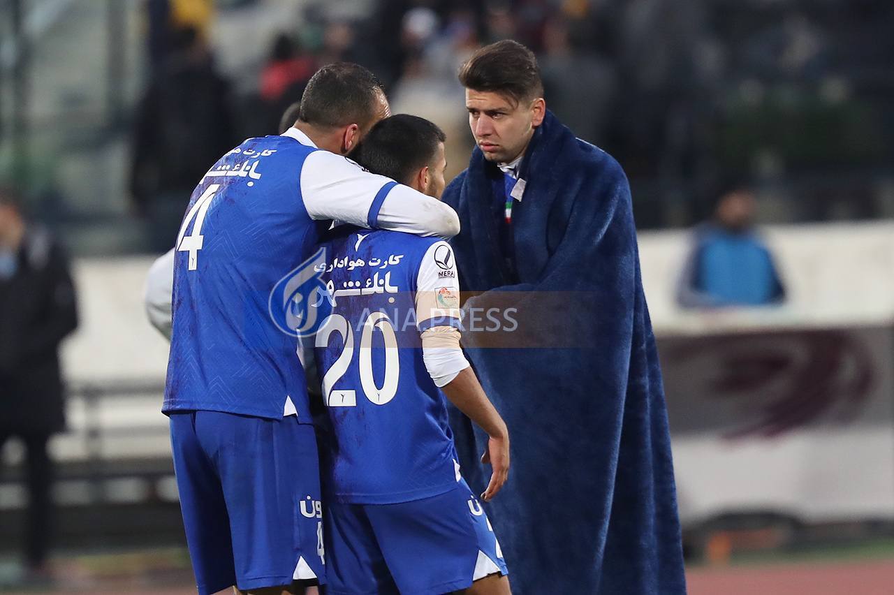 درگیری لفظی دو استقلالی در پایان بازی با نفت+تصاویر درگیری لفظی دو استقلالی در پایان بازی با نفت+تصاویر