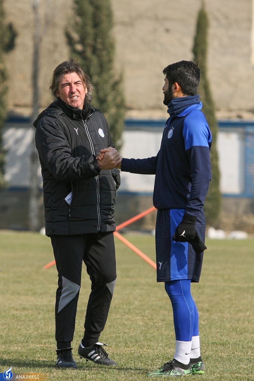 حضور بازیکن مازاد و ۲ عضو هیات مدیره چند استقلالی باز هم تمرین نکردند+تصاویر حضور بازیکن مازاد و ۲ عضو هیات مدیره چند استقلالی باز هم تمرین نکردند+تصاویر