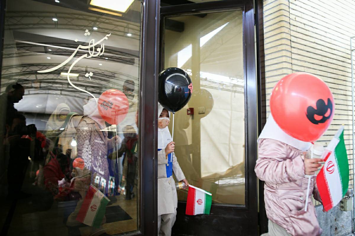 کودکان کار و تماشای «بچه زرنگ» نشستند کودکان کار و تماشای «بچه زرنگ» نشستند